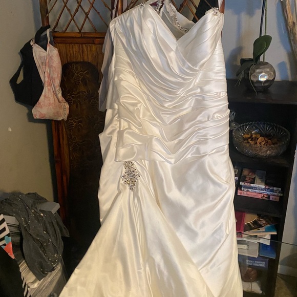 PLUS SIZE WEDDING DRESS - Picture 6 of 8